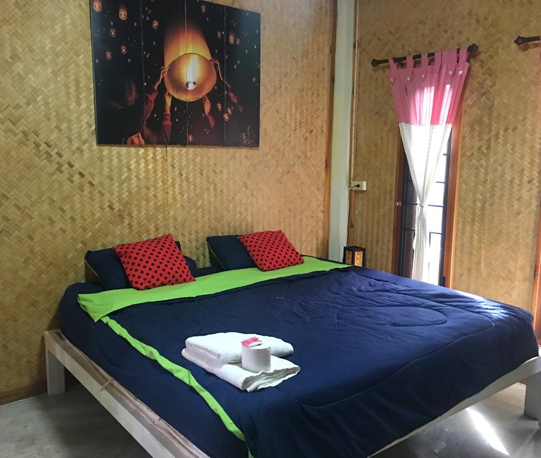 गेस्ट हाउस Yard *